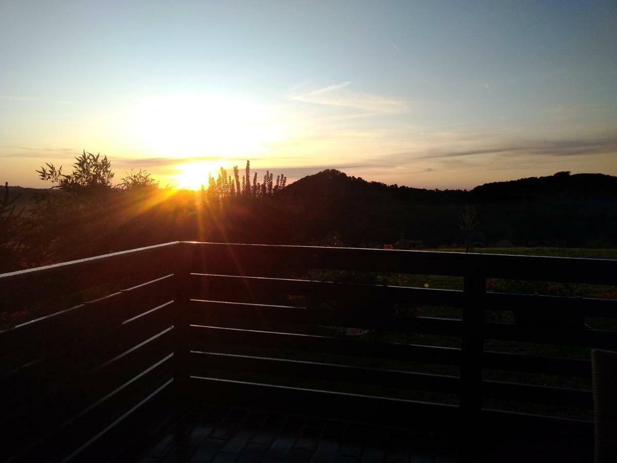 מריבור Sunrise Home מראה חיצוני תמונה